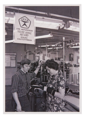 Meestesokkide valmistamine tekstiilivabrikus Punane Koit