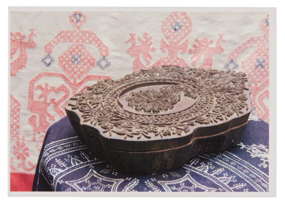 Trükipakk ja indigosinine pakuga trükitud kangas