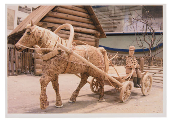 Taluõue maketilt miniskulptuur "Sõnnikuveole"