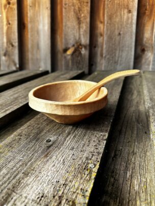 Väikese puust kausi valmistamine