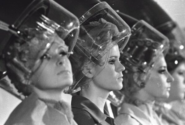 Postkaart "Norra-ENSV juuksurite võistlus"