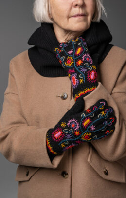 Tikitud sõrmkindad "Elupuu"