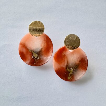 Punase-valge kirjud kõrvarõngad