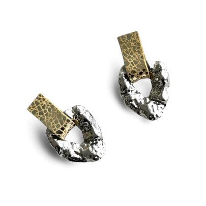 Hõbedased kõrvarõngad kuldsest nahast