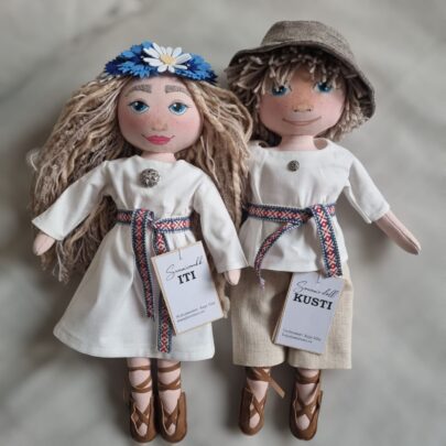 Käsitööna valminud nukk Kusti