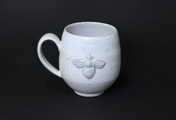 Kõrgkuumussavist mesilasega tass