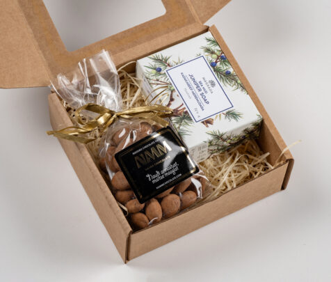 Mandel vürtsšokolaadis ja kadakaseep meremudaga