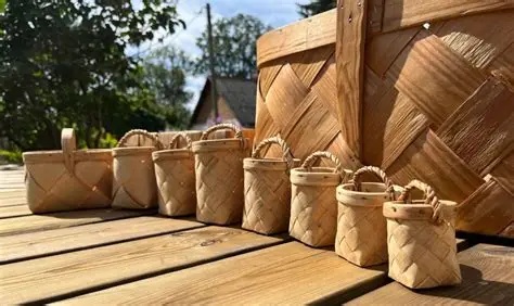 Avinurme traditsioonilise laastukorvi valmistamine