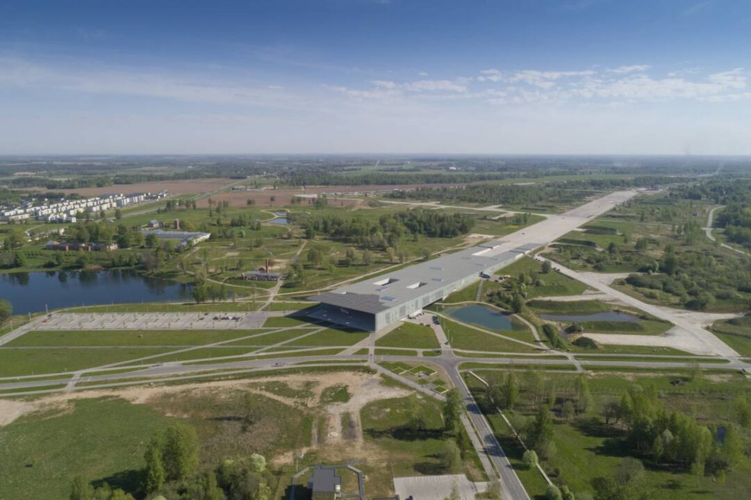 Eesti Rahva Muuseumi peahoone ümbritseva väliala ja Raadi mõisasüdamega (2018). Foto: Arp Karm (ERM)
