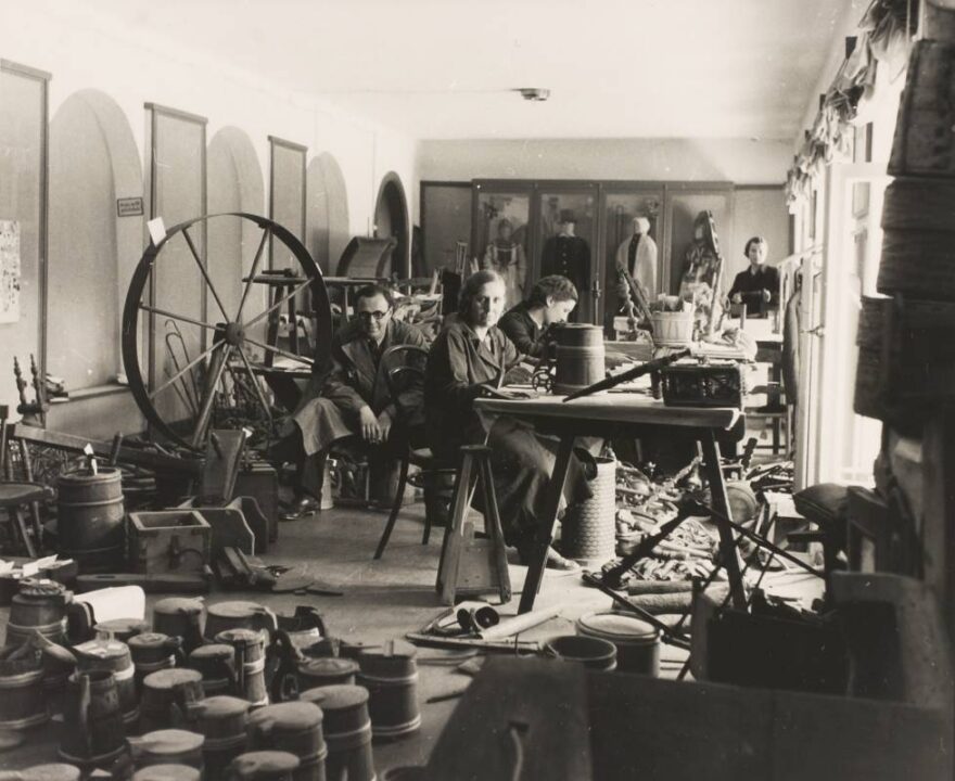 Esemete kataloogimistuba Eesti Rahva Muuseumis (1937).
Foto: M. Kool. ERM Fk 810: 3