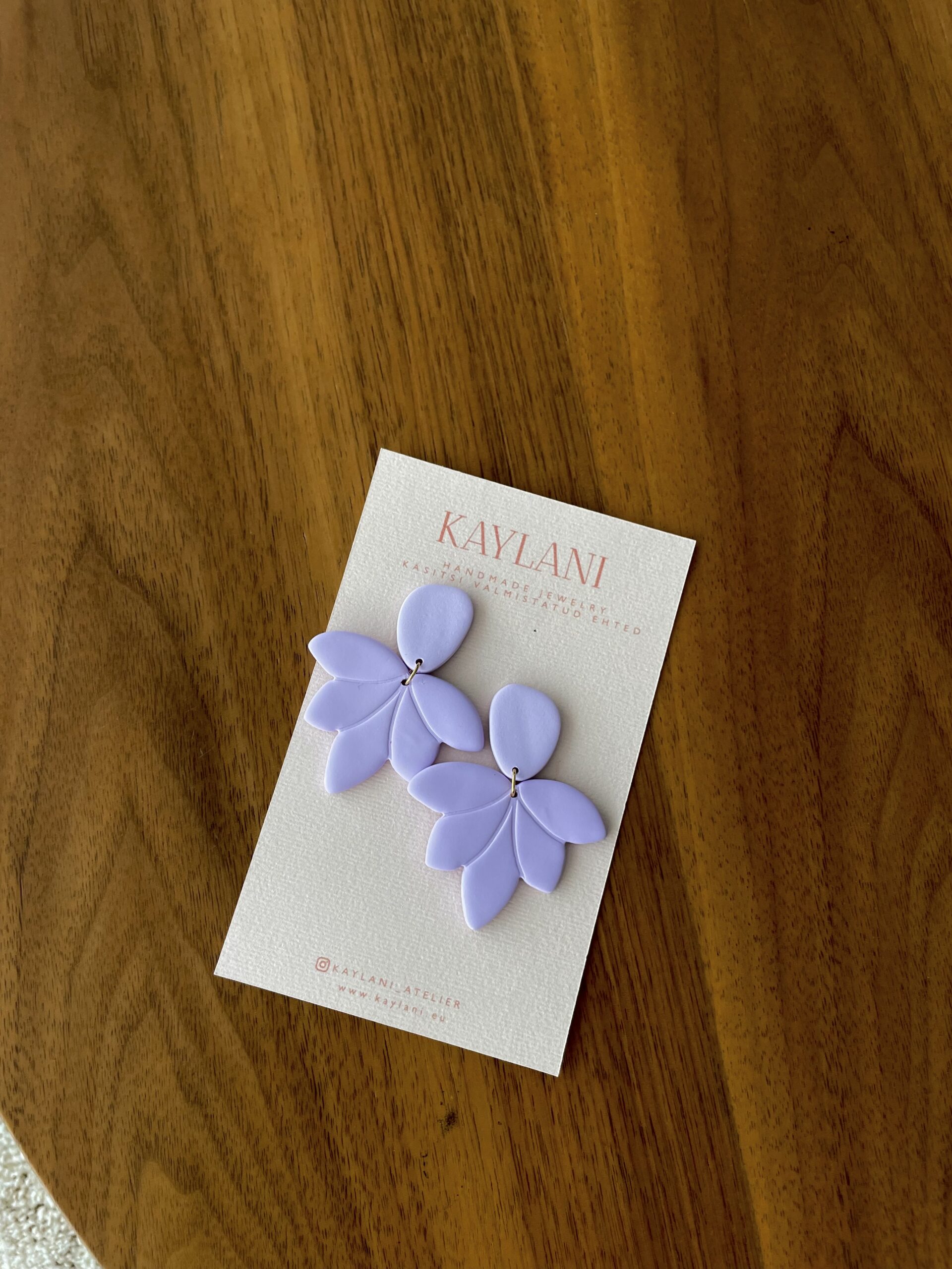 Lavendli värvi kõrvarõngad "Lily"
