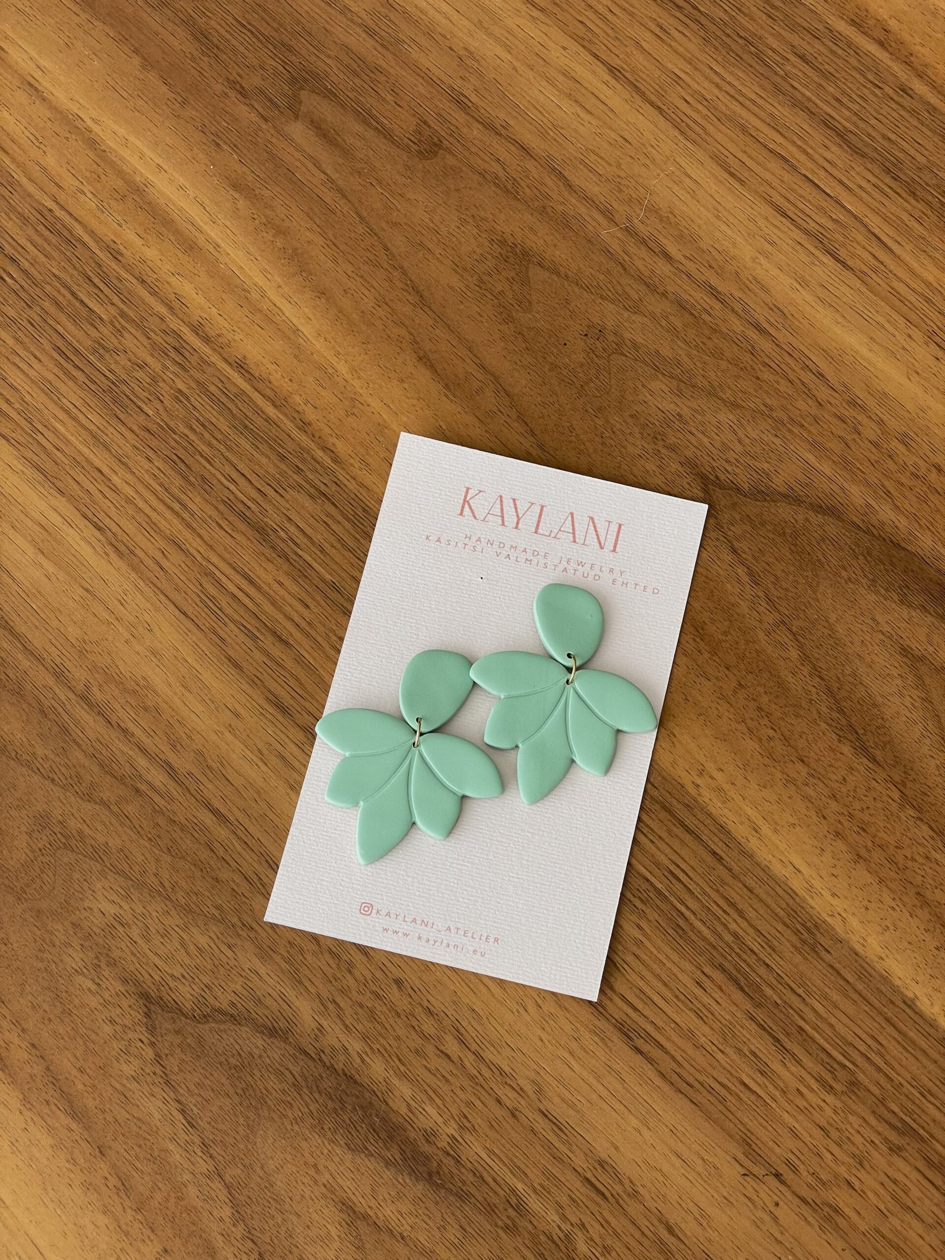 Helerohelised kõrvarõngad "Lily"