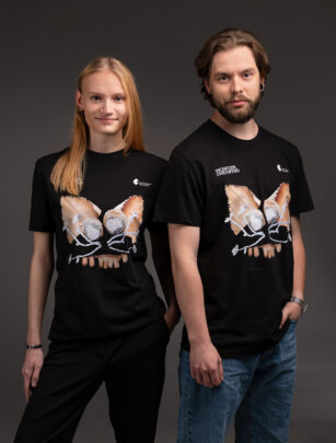 Monster Chetwynd näituse T-särk
